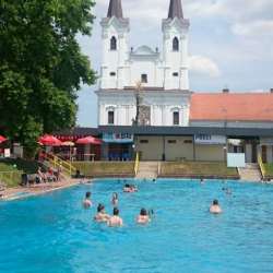 A gödi és a váci strand szolgáltatásai